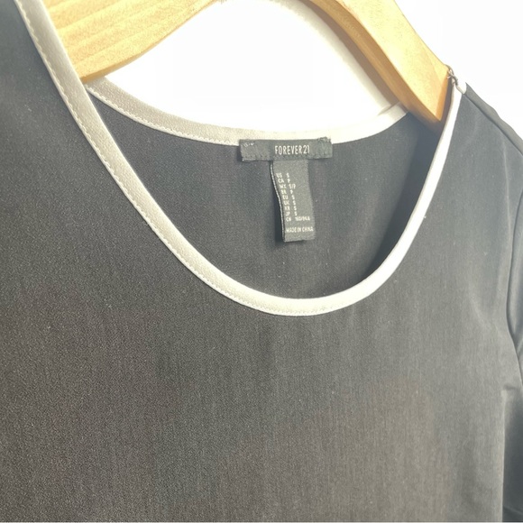 Forever 21 Women’s  Short Sleeves Top With Round neckline and Contrast Trim - Picture 2 of 5